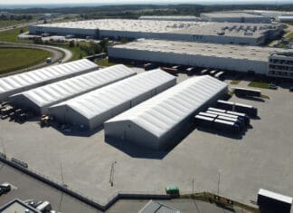 Automotive pod namiotem – elastyczne magazyny części i tymczasowe linie produkcyjne Automotive pod namiotem - elastyczne magazyny części i tymczasowe linie produkcyjne